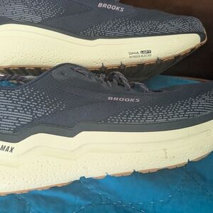 Brooks  Ghost 2 Navy and Cream Running Shoes with Pink Logo